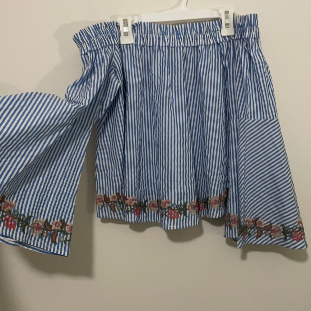 American eagle outfitters off the shoulder top